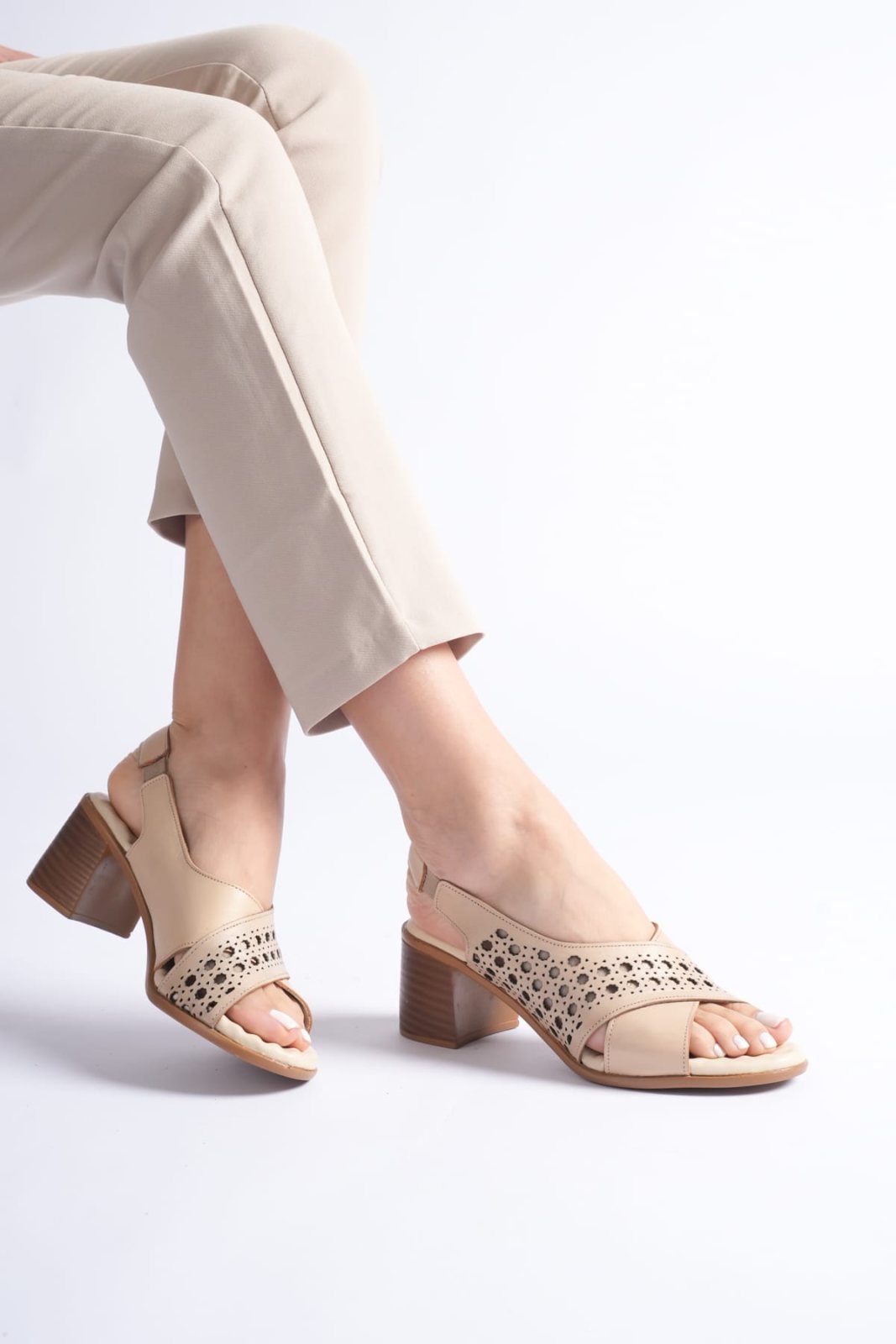 Genuine Leather Woman Sandal 2